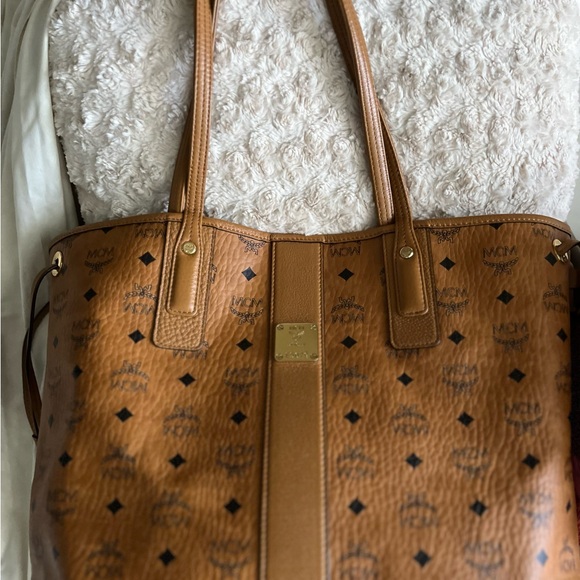 MCM Medium Reversible Tote in Cognac color - Picture 9 of 9